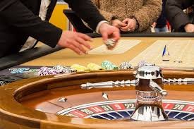 h5.y239 live casino dealer interface with multiple game tables